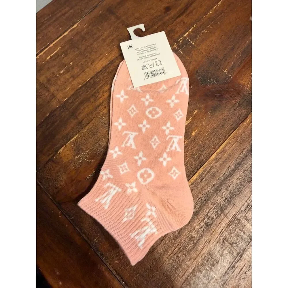 Louis Vuitton ankle socks pink